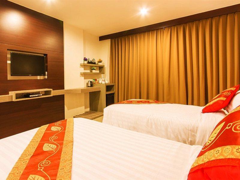 Hemingways Silk Hotel Patong Dış mekan fotoğraf