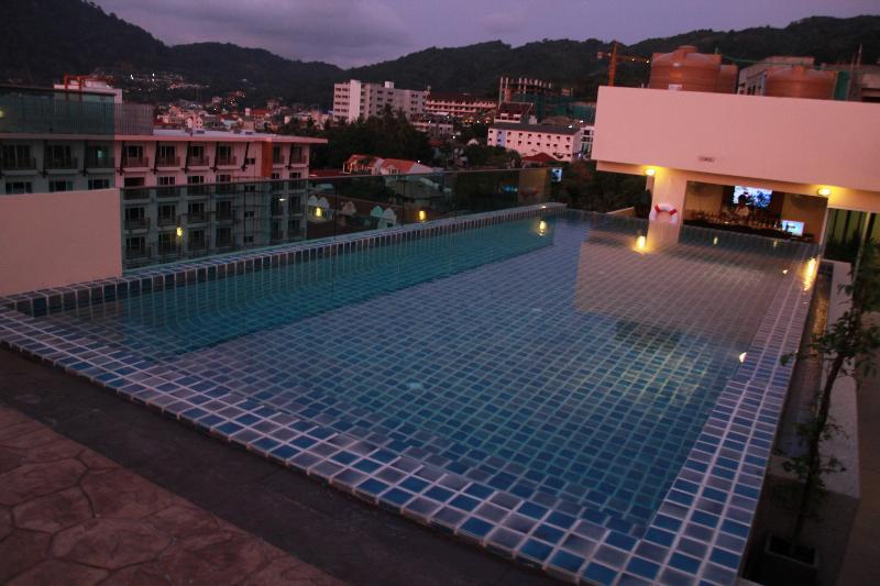 Hemingways Silk Hotel Patong Dış mekan fotoğraf